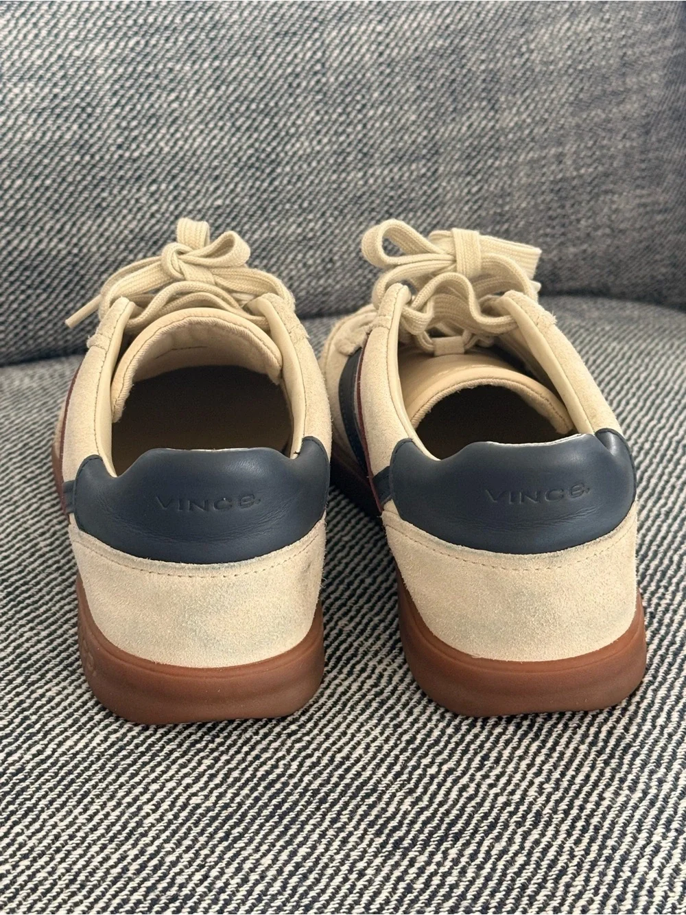 Vince Oasis Leather & Suede Sneakers Cream w/Navy & Burgundy Accents Sz Womens 8